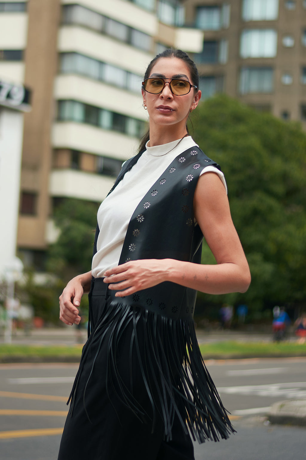 CHALECO COUNTRY ECOCUERO NEGRO